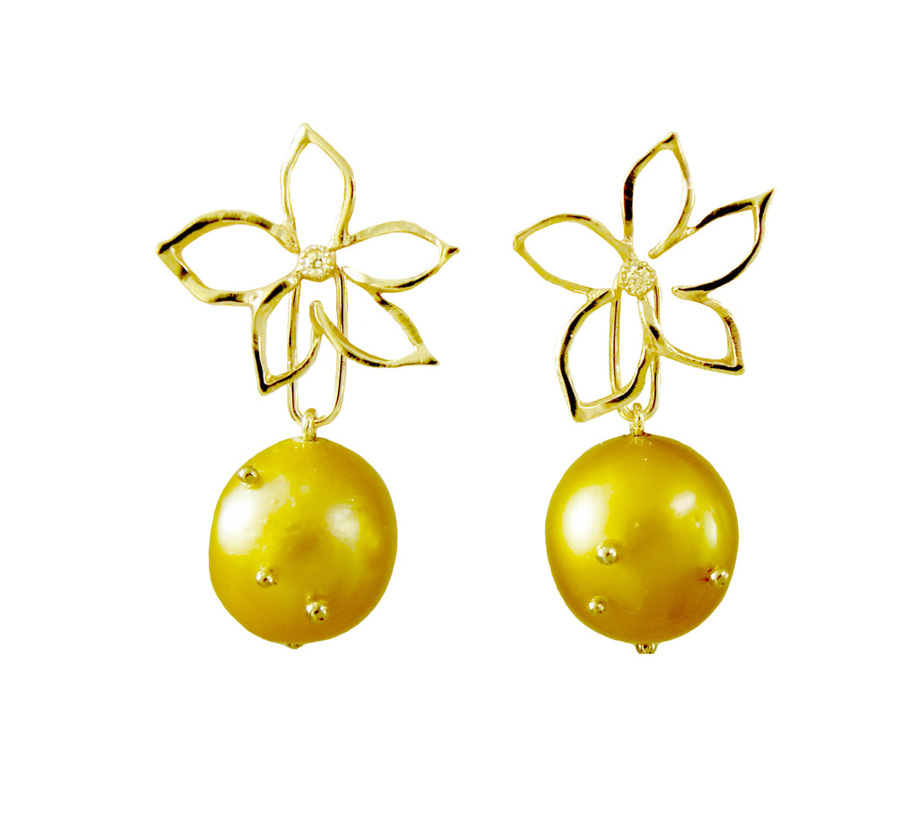 Fleur studs w/granulated golden pearl jackets